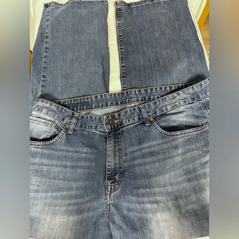 Calvin Klein‎ medium wash Straight Fit Jeans size 38x32